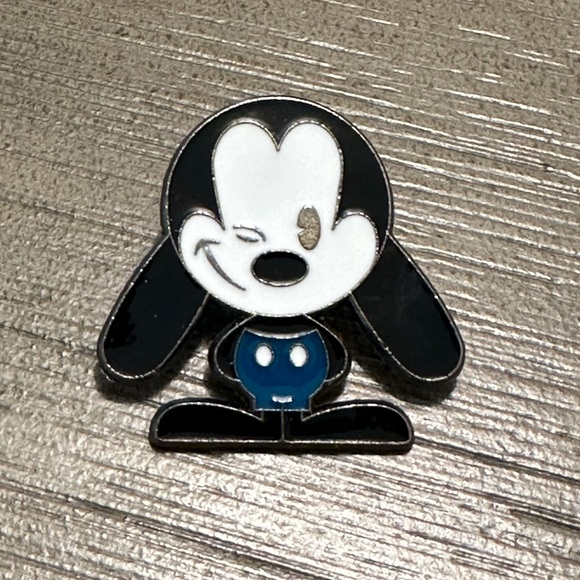 Disney Jewelry - Disney Parks Official Trading Pin - Oswald - Winking - Cuties - 2013